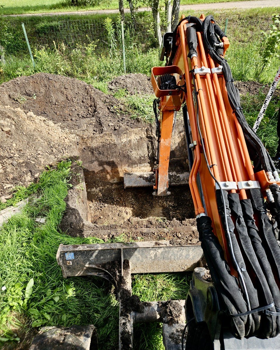 AUGUST montāžas process