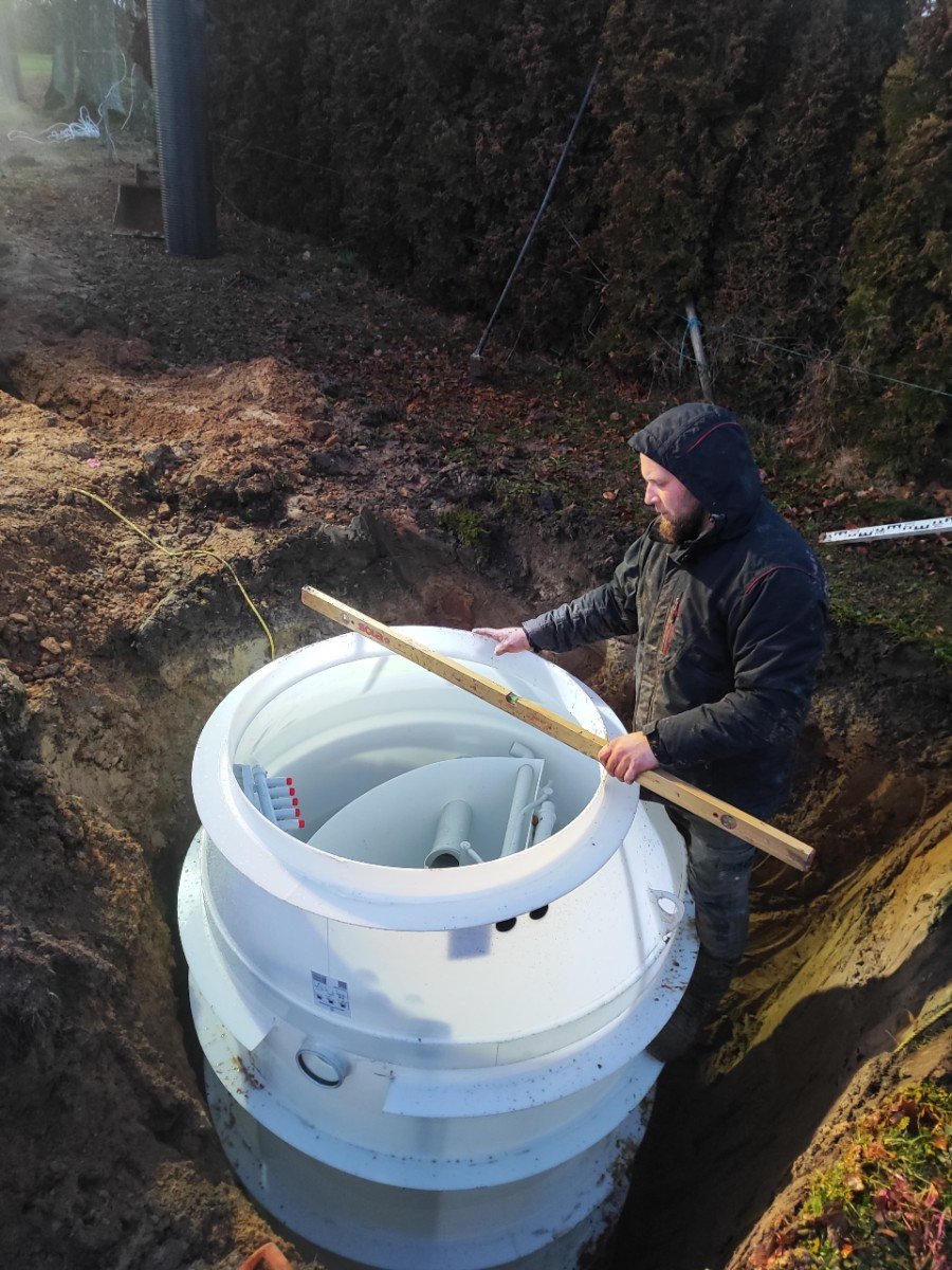 Pārbauda AUGUST AT-8K līmeni