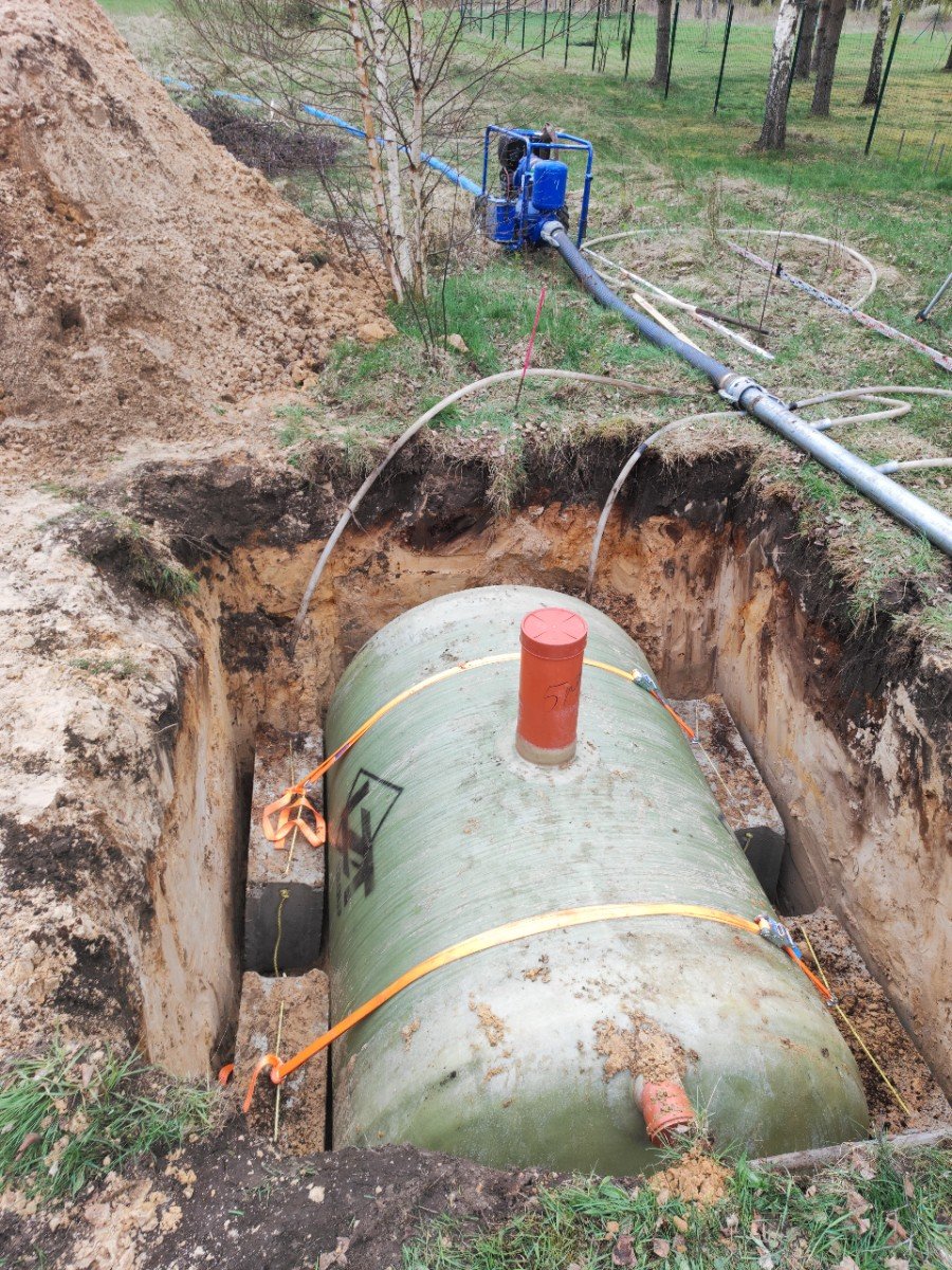 Krājrezervuārs bedrē