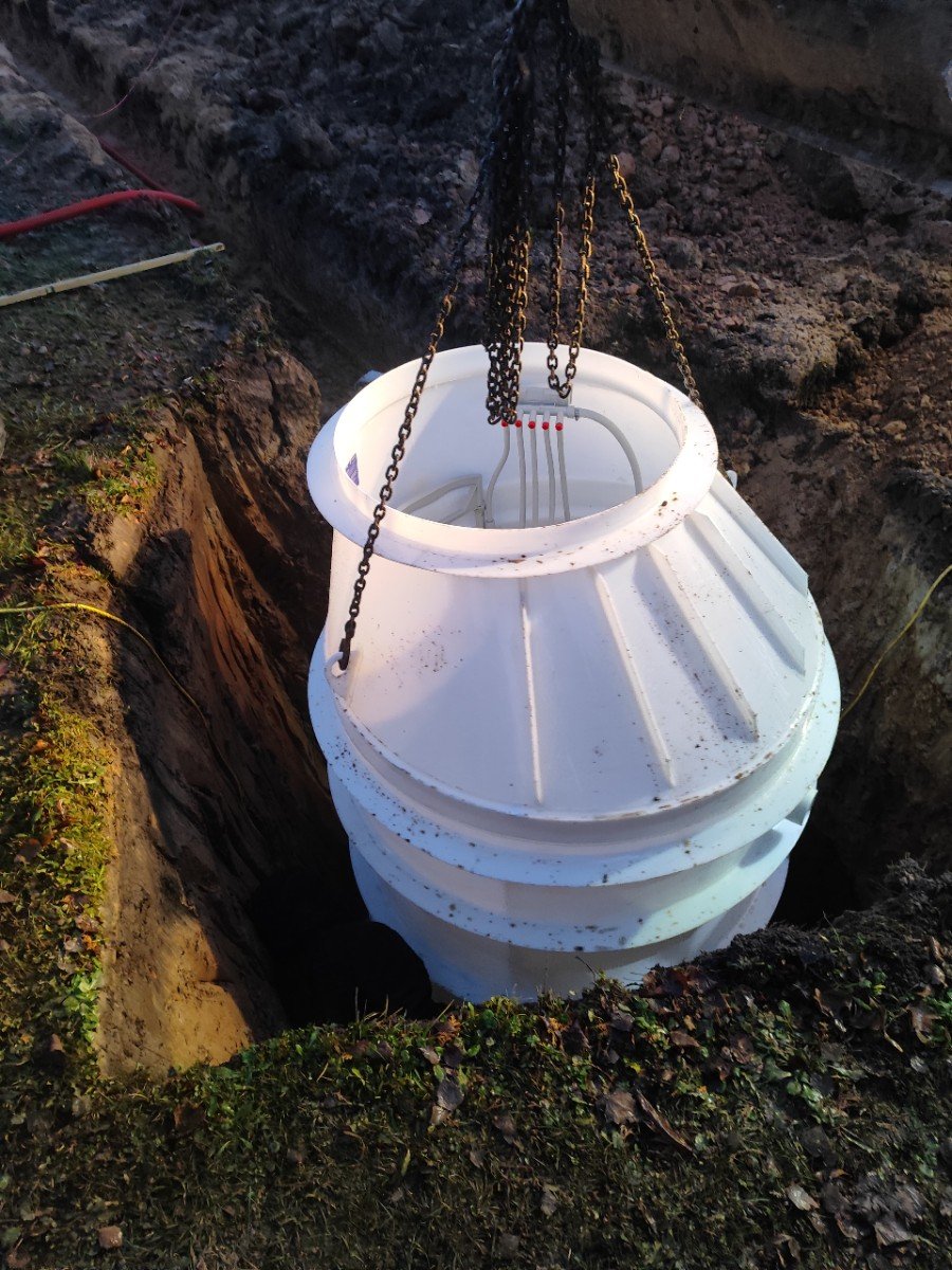 Ieceļ AUGUST AT-8K bedrē