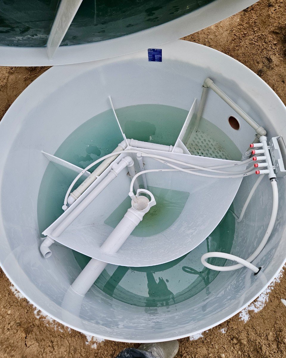 August piepildīts ar ūdeni